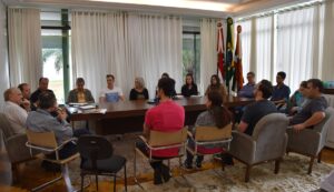 Read more about the article Administração Municipal e CDL de Xaxim reúnem grupo de trabalho para definir atrações do Natal Encantado