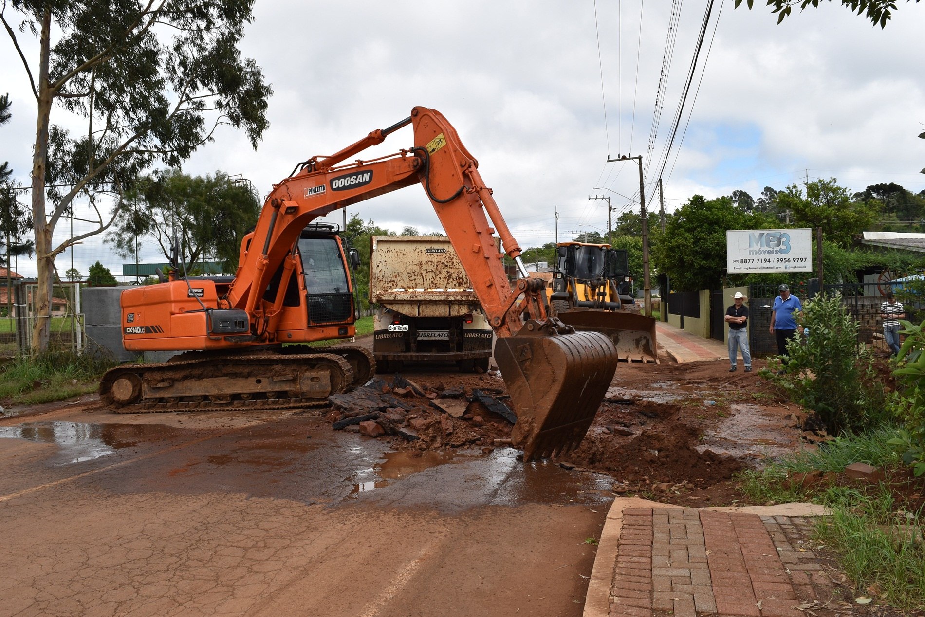 You are currently viewing Prefeitura de Xaxim trabalha para solucionar ponto de alagamento no Bairro Flor