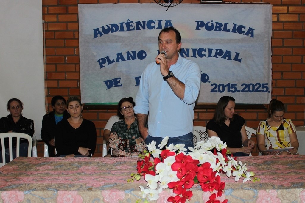 You are currently viewing Audiência pública debate Plano Municipal de Educação em Passos Maia