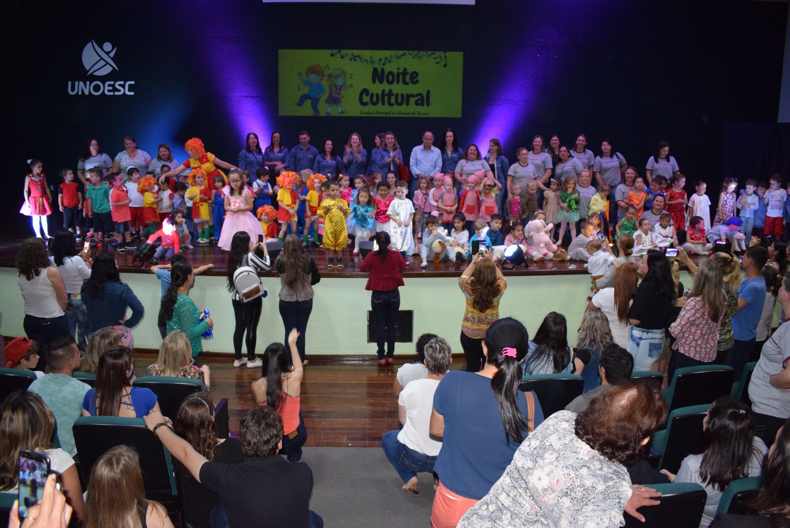 You are currently viewing Secretaria Municipal de Educação promove Noite Cultural com alunos dos Cemeis