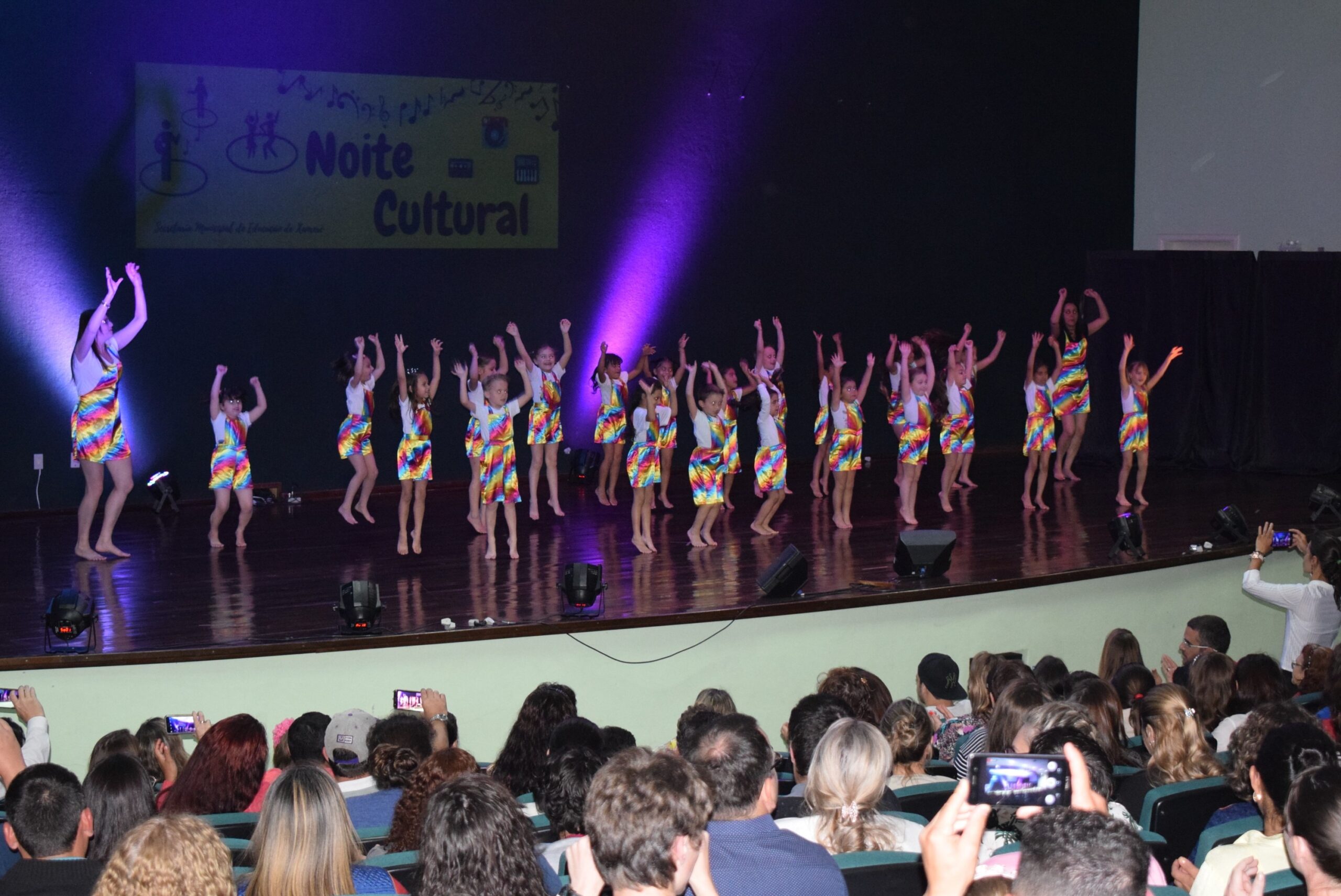 You are currently viewing Alunos das escolas municipais mostram o talento na 1ª Noite Cultural
