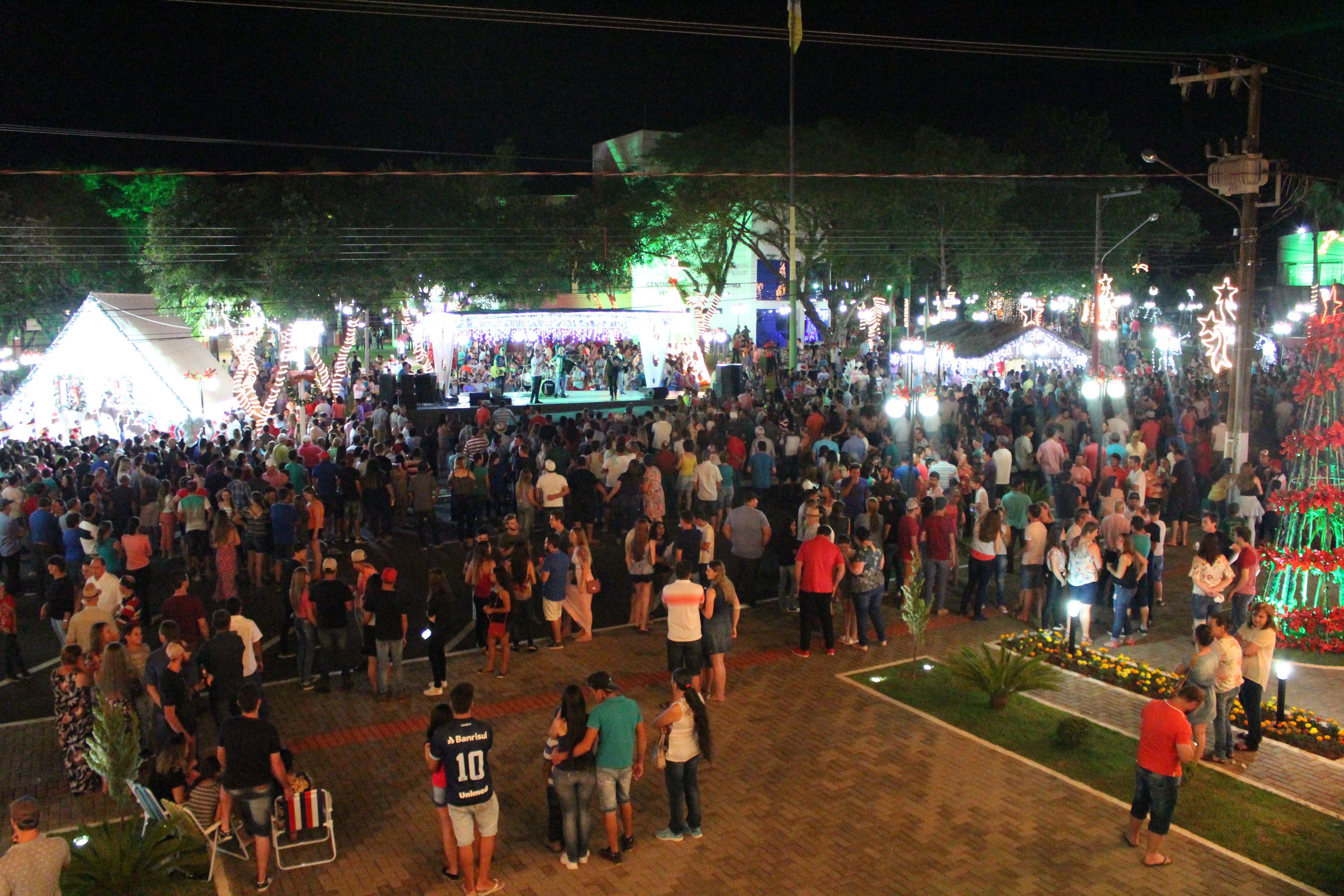 You are currently viewing Abertura do Natal Luzes 2017 reúne milhares de pessoas e emociona São Domingos