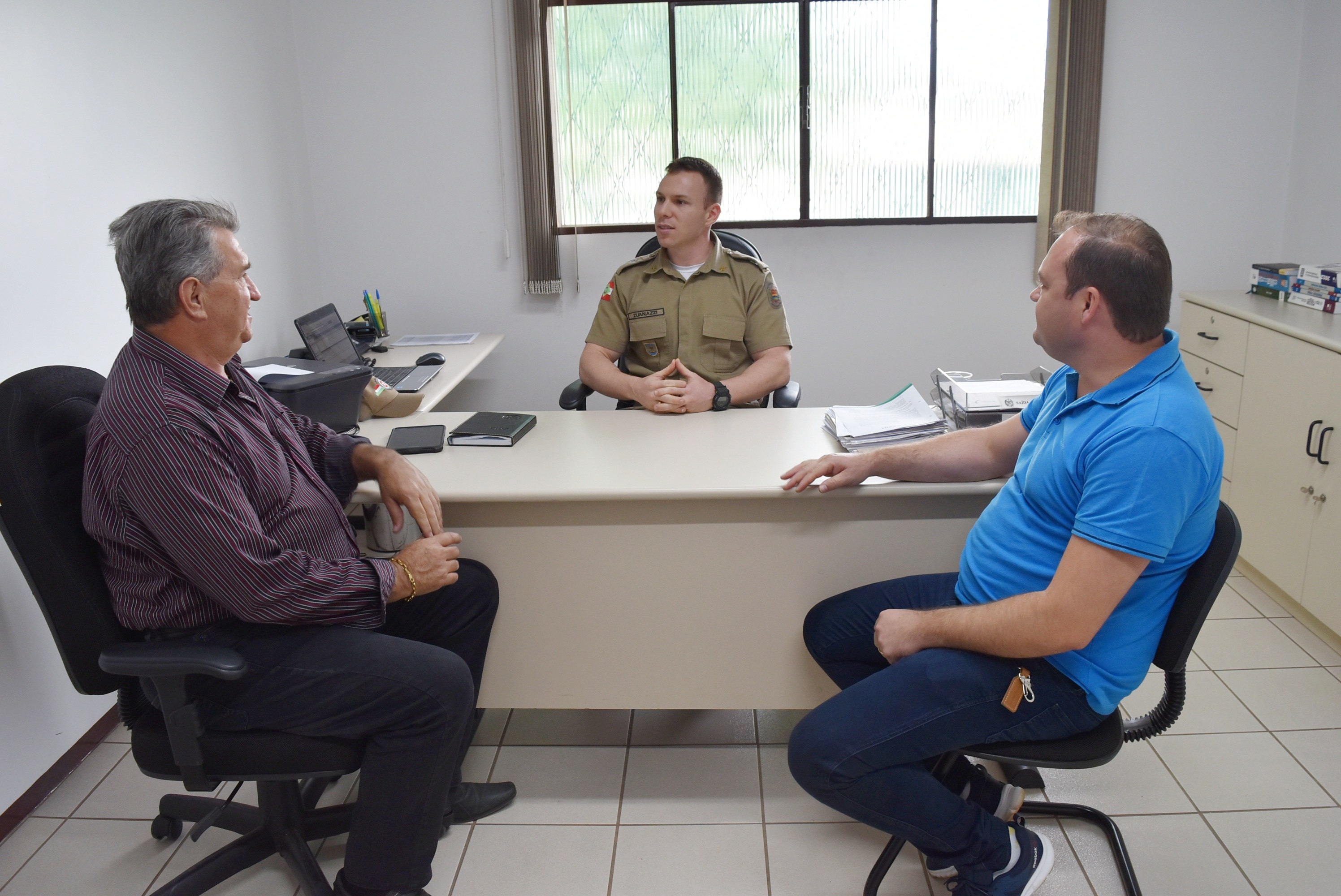 Read more about the article Prefeito Lírio Dagort e Vice-prefeito Adriano Bortolanza visitam novo Comandante da PM de Xaxim