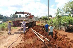 Read more about the article Iniciadas obras da rede de água e luz para 70 famílias do Loteamento “Gerador”