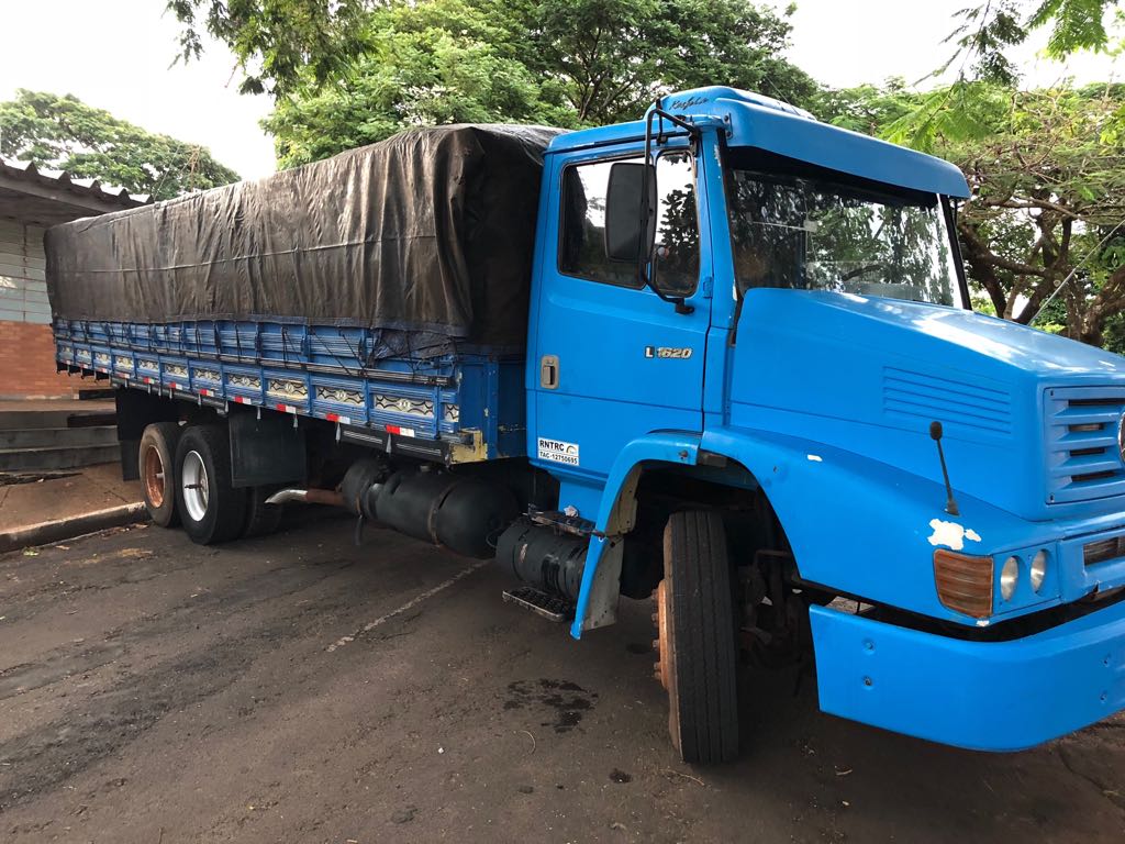 Read more about the article Prefeitura recebe carro, caminhão e pneus em doações da Receita Federal