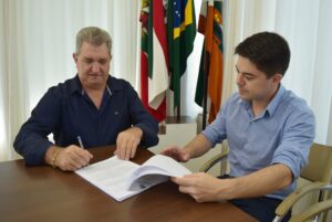 Read more about the article Prefeito Lírio Dagort regulamenta Lei Anticorrupção em Xaxim