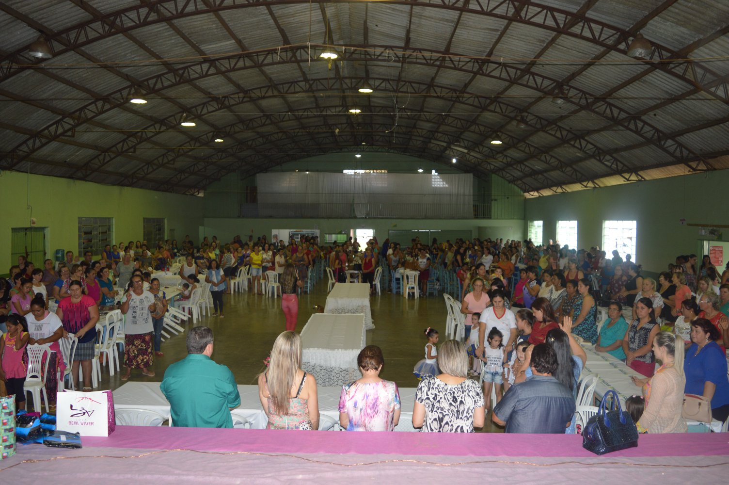 Read more about the article Festa em homenagem às mulheres reúne mais de 600 participantes em Passos Maia