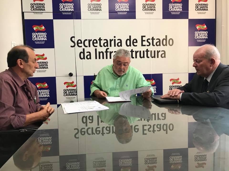 Read more about the article Prefeito pede ao Deinfra inclusão de ciclovia no projeto de recuperação da SC-155