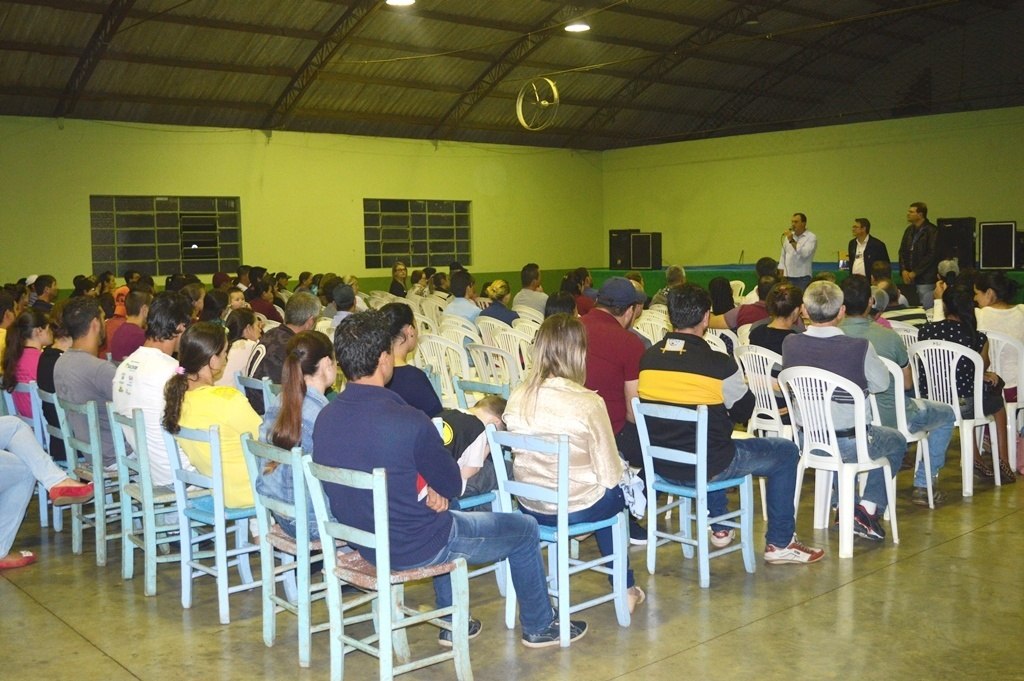 Read more about the article Dezenas de famílias participam de reunião para adesão ao “Minha Casa, Minha Vida” em Passos Maia