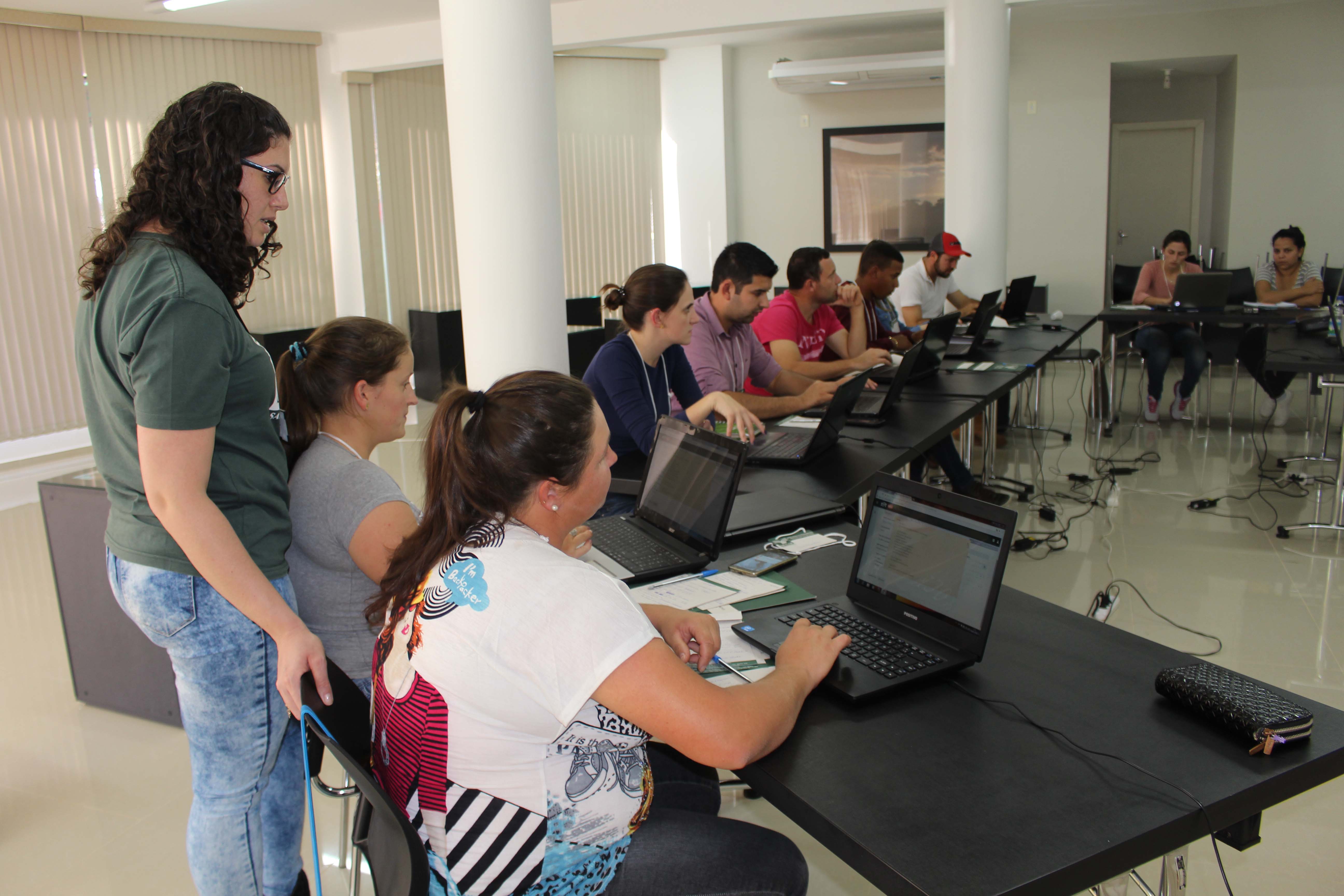 Read more about the article Secretaria de Agricultura de São Domingos promove curso de emissão de nota eletrônica de produtor