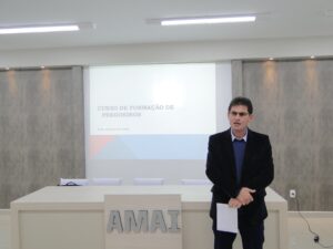 Read more about the article Presidente da AMAI apresenta balanço do projeto de formação continuada da Associação