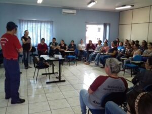 Read more about the article Dezenas de professores participam de semana de capacitação em Passos Maia