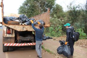 Read more about the article Governo Municipal realiza limpeza das margens do Rio Bonito em São Domingos