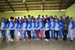 Read more about the article Administração de Passos Maia entrega novos uniformes para 50 alunos do SCFV