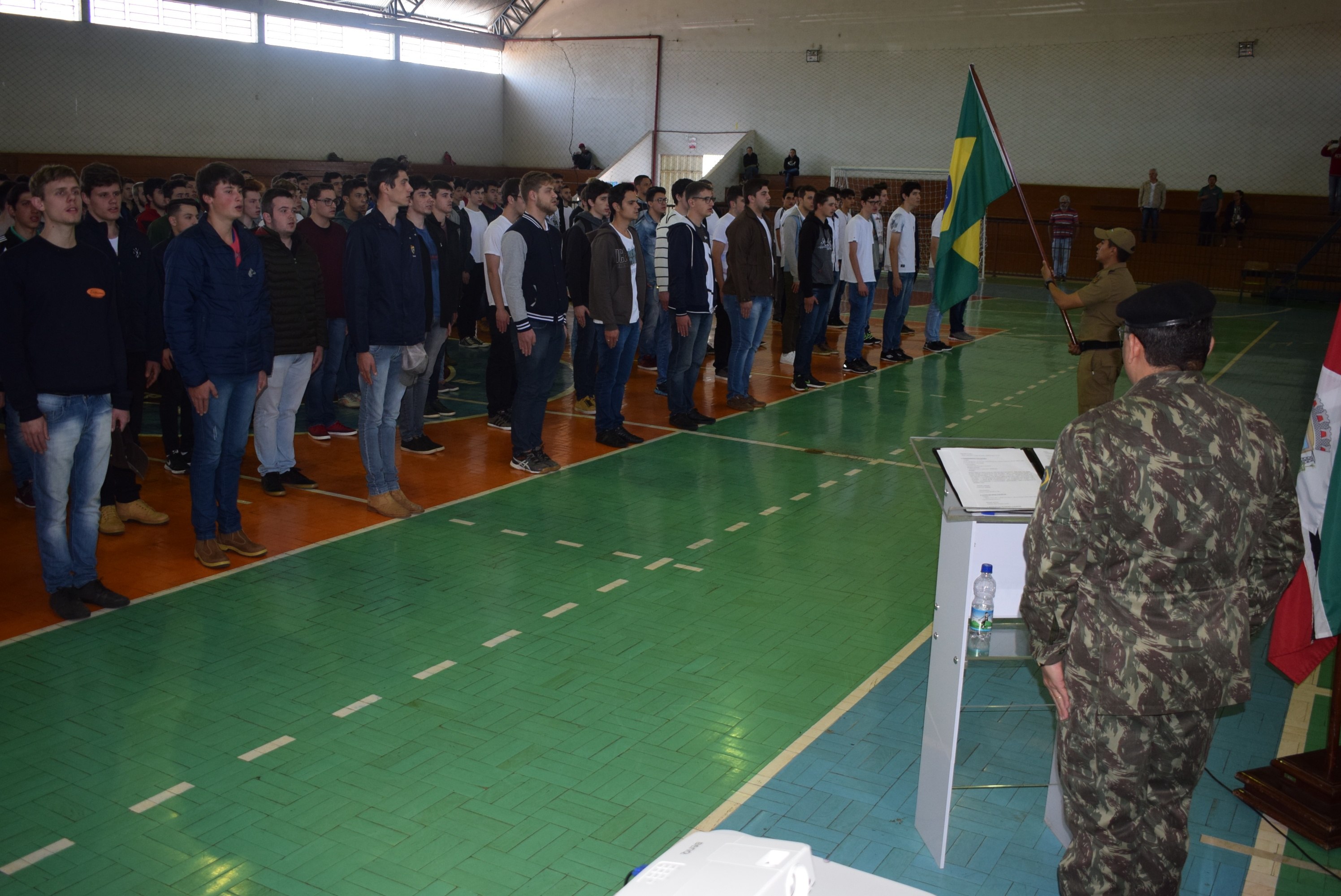 You are currently viewing Cerca de 170 jovens de Xanxerê participaram da cerimônia de dispensa militar