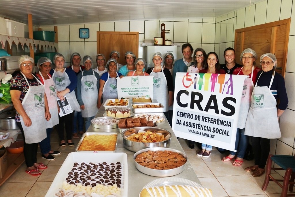 Read more about the article Curso de confeitaria é realizado com mulheres da comunidade de São Sebastião