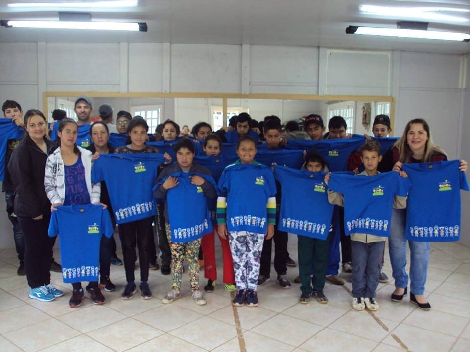 Read more about the article Secretaria de Assistência Social entrega novos uniformes para crianças do SCFV