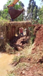 Read more about the article Fortes chuvas danificam estradas do interior de Ipuaçu