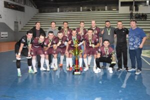 Read more about the article Guinchos Xaxim/Lavacar Buratti/Construtora Kadinho é campeão do Campeonato de Futsal