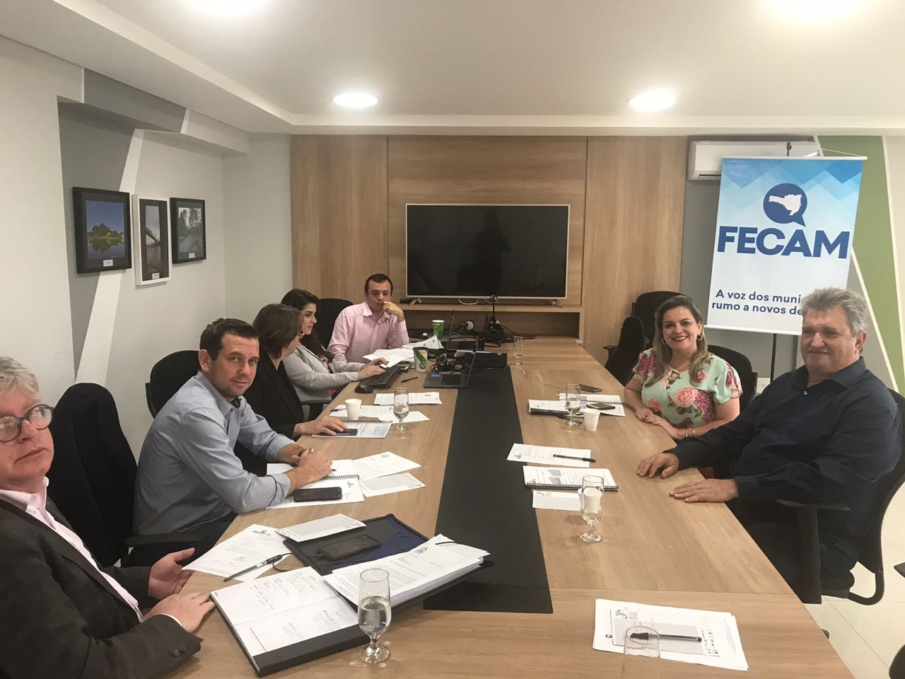 You are currently viewing Diretoria da FECAM debate assuntos prioritários dos municípios