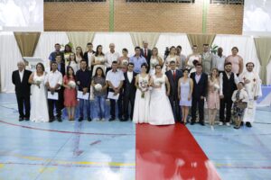 Read more about the article Casamento comunitário emocionou comunidade