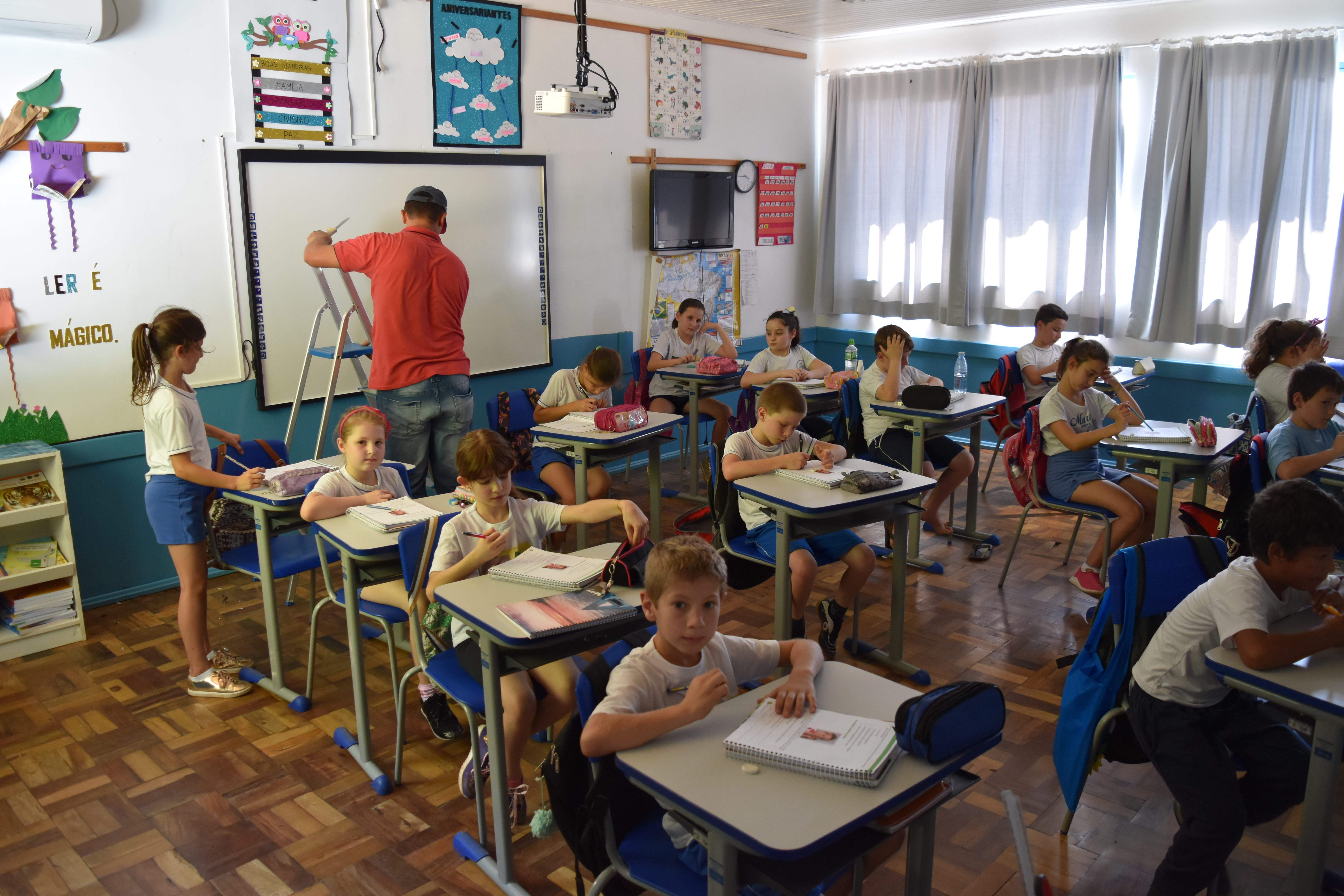 Read more about the article Lousas digitais são instaladas na escola municipal em Marema