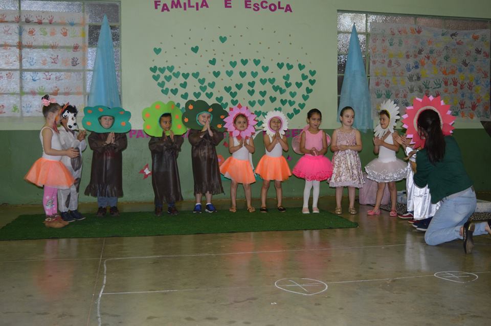 You are currently viewing Família na Escola e Mostra de Dança envolvem centenas de crianças e familiares