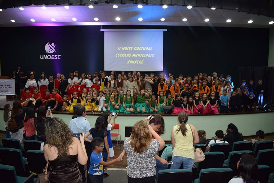 Read more about the article Alunos dão show na Noite Cultural das Escolas Municipais