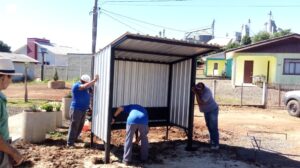 Read more about the article Governo Municipal coloca novos abrigos de ponto de ônibus