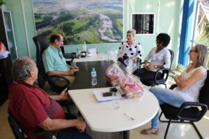 Read more about the article Médicas cubanas recebem homenagem da Administração Municipal