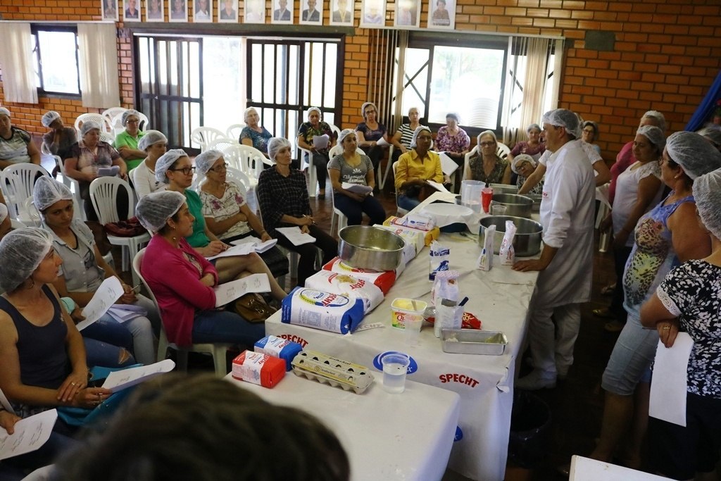 You are currently viewing Mais de 60 mulheres aprendem técnicas de panificação em curso em Passos Maia