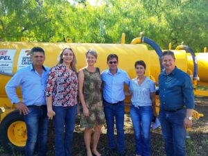 Read more about the article Vice-governadora faz entrega de tanque agrícola ao prefeito e vice de Vargeão