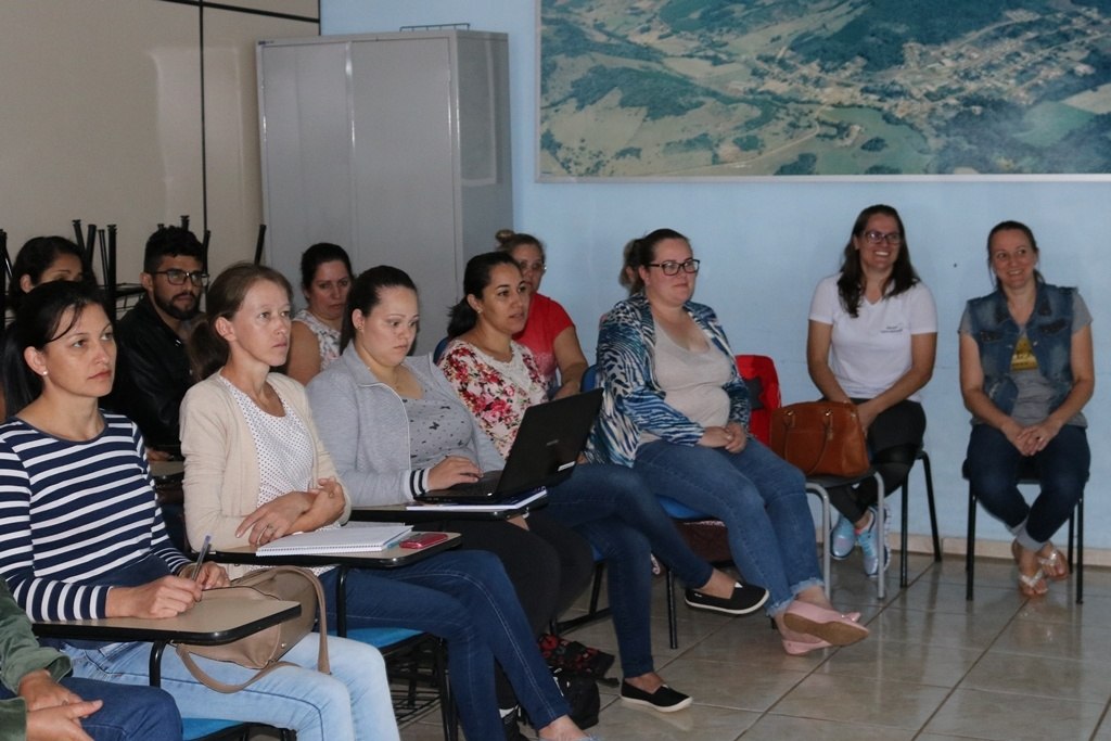 Read more about the article Secretaria de Educação realiza semana pedagógica em preparação para volta às aulas em Passos Maia