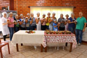 Read more about the article Curso ensina produção de geleias e compotas a agricultoras de Passos Maia