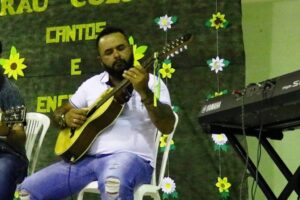 Read more about the article Curso de violão é novidade em comunidades do interior de Passos Maia