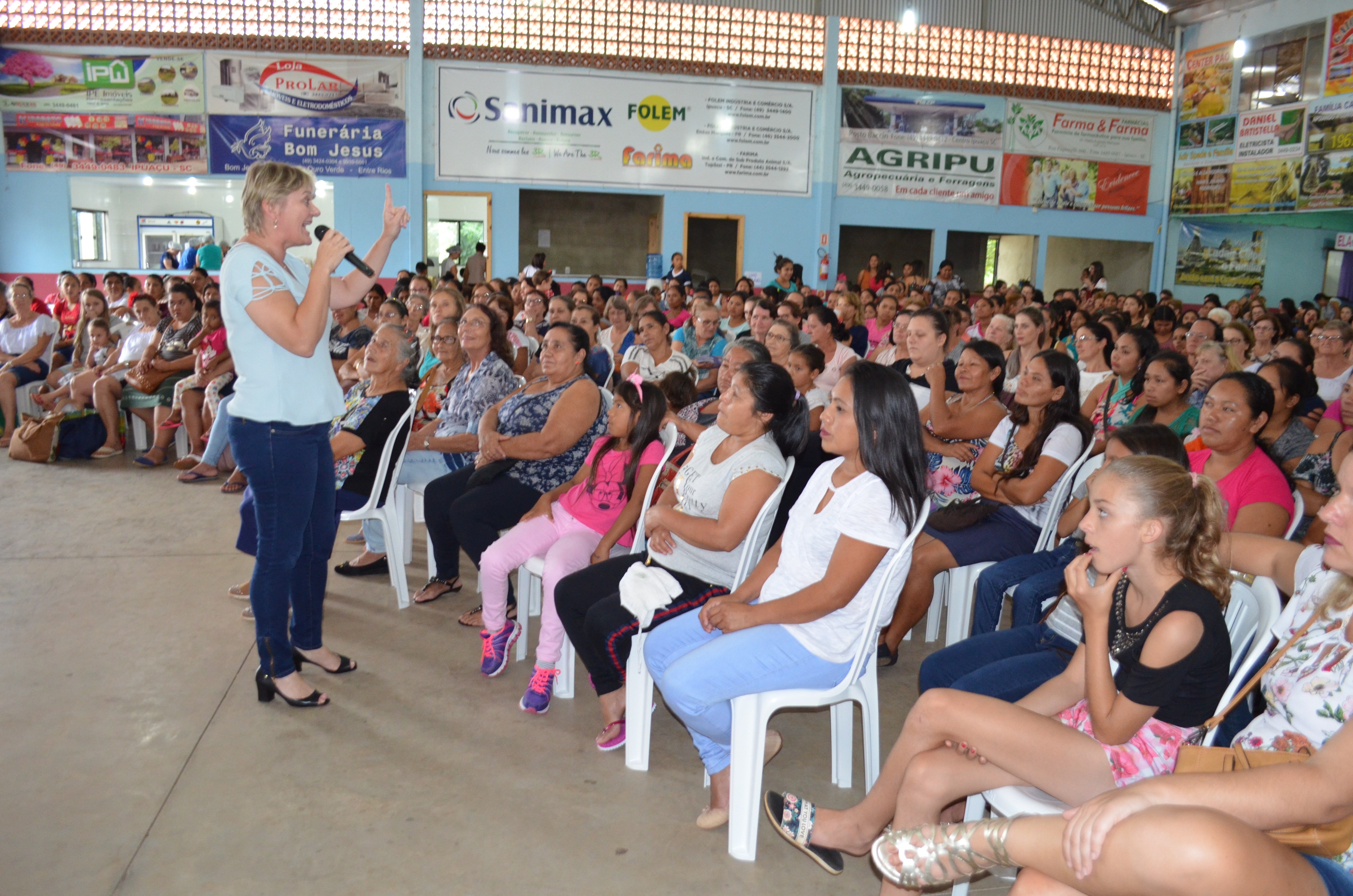 You are currently viewing Cerca de 600 mulheres participam de evento do Dia da Mulher em Ipuaçu