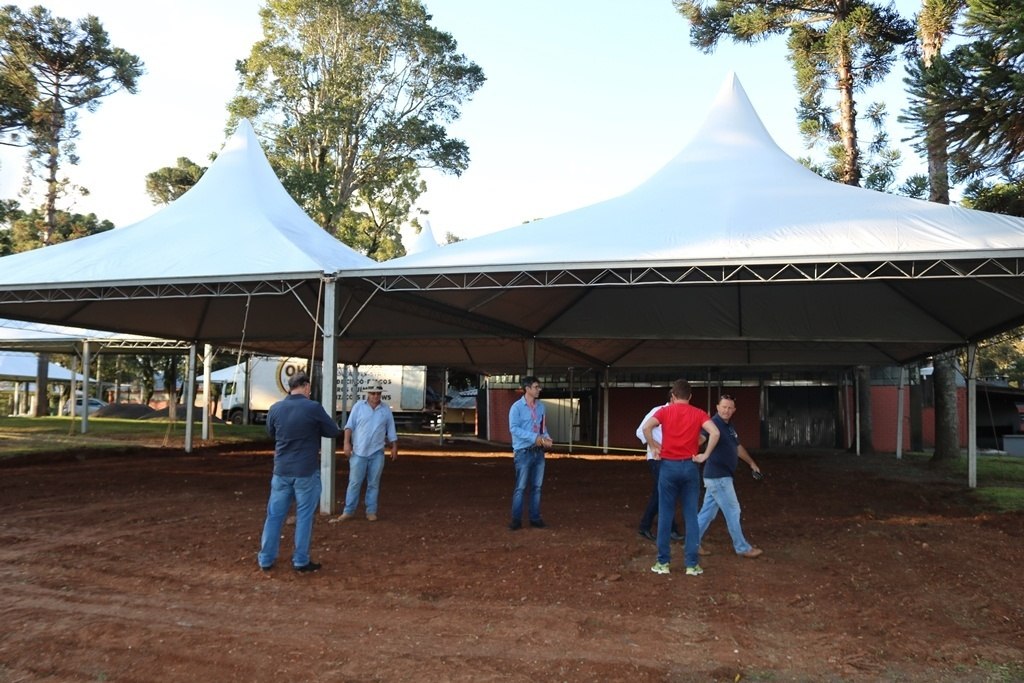 You are currently viewing Começa montagem de estandes e estruturas para a EXPOSOJA 2019 em Abelardo Luz