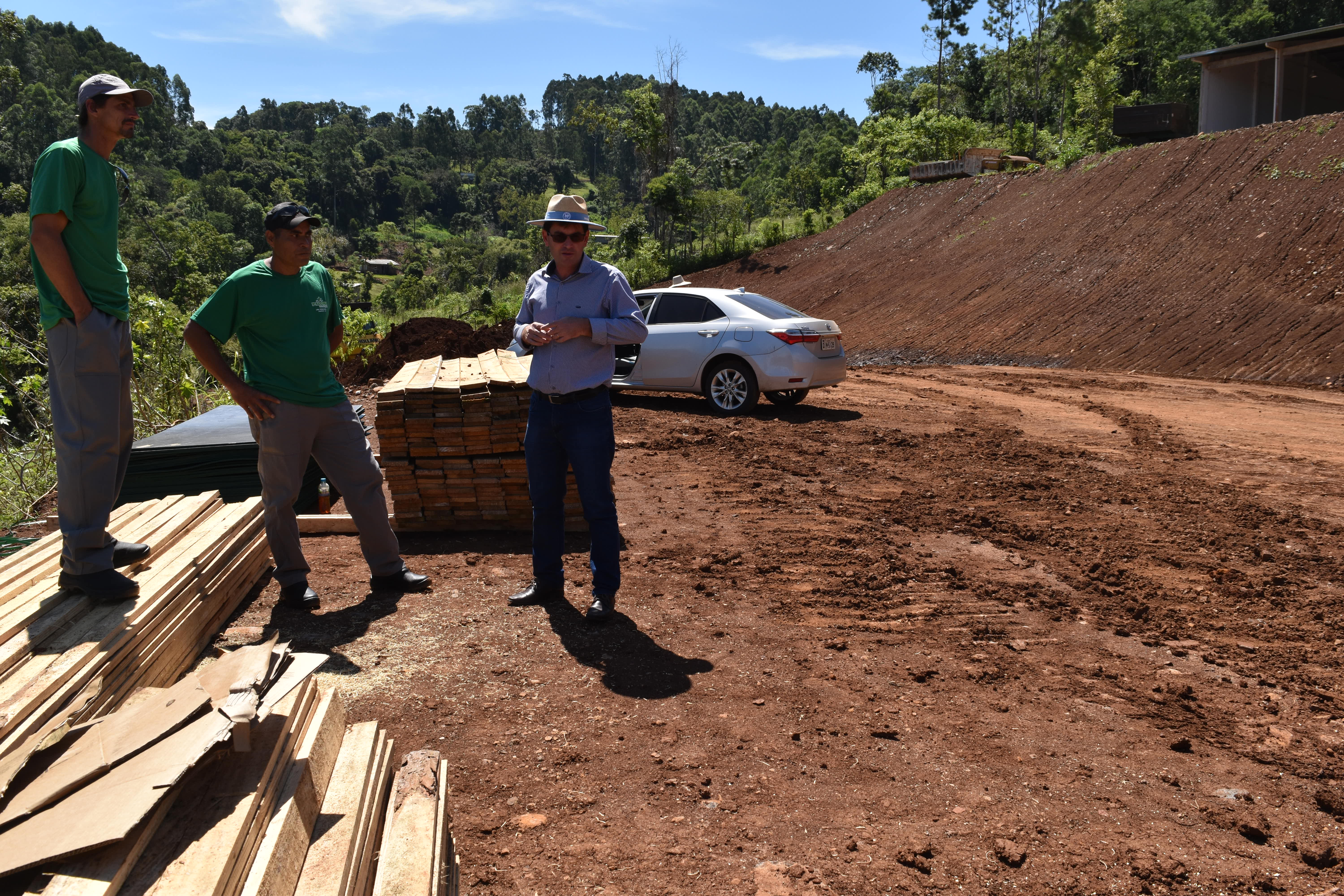 Read more about the article Prefeito Barella acompanha construção do novo centro administrativo