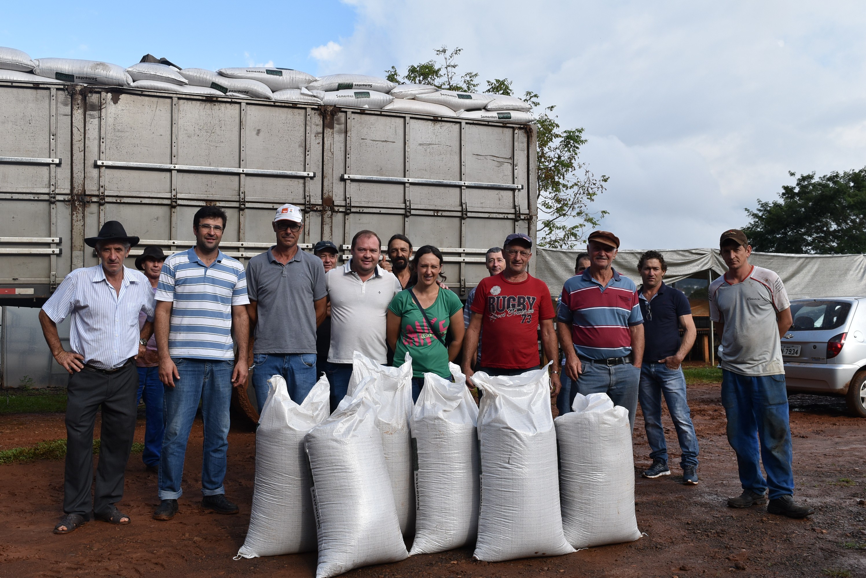 Read more about the article Xaxim incentiva produtividade leiteira com entrega gratuita de sementes de aveia preta