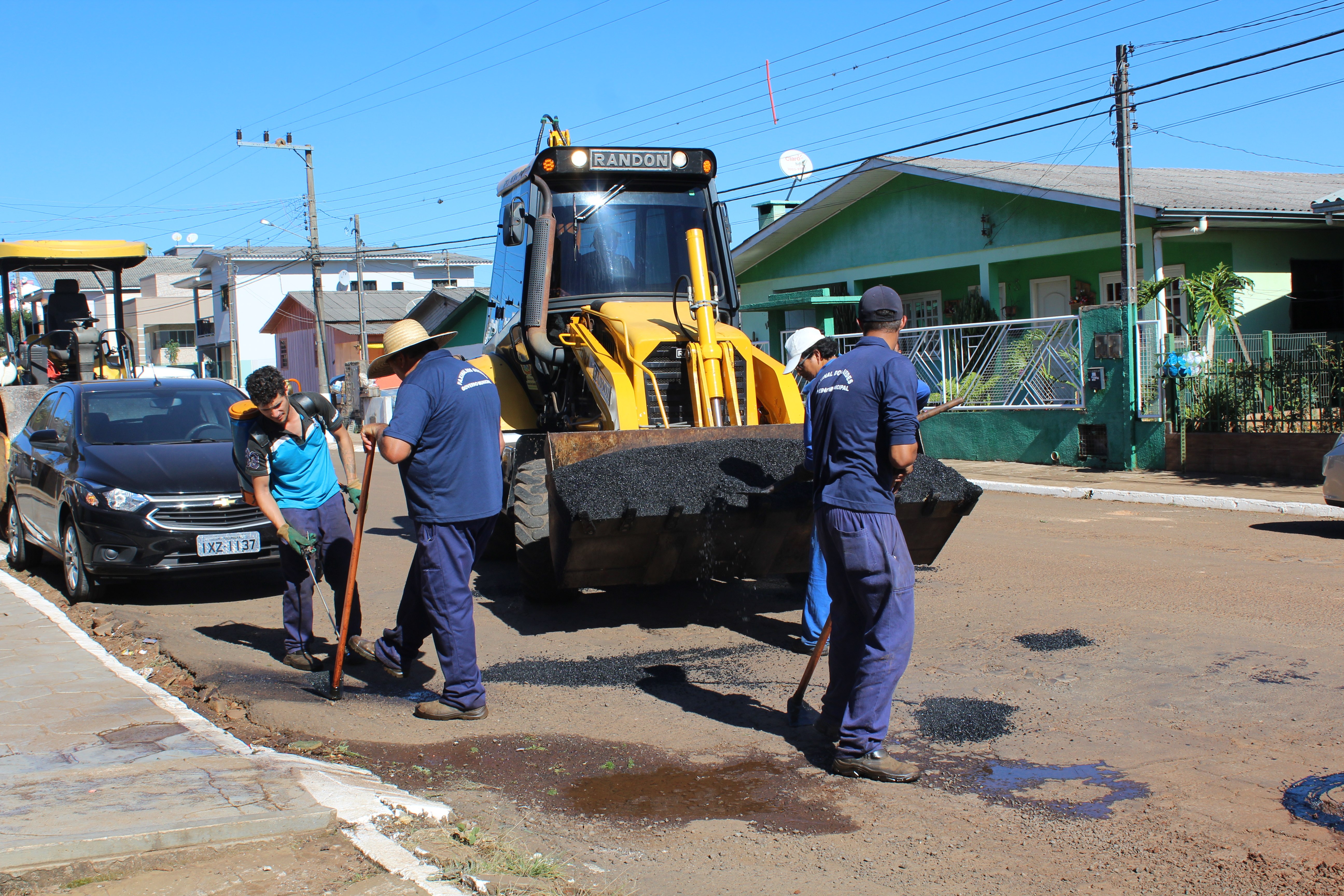 You are currently viewing Secretaria de obras e serviços urbanos realiza operação tapa-buracos em ruas da cidade