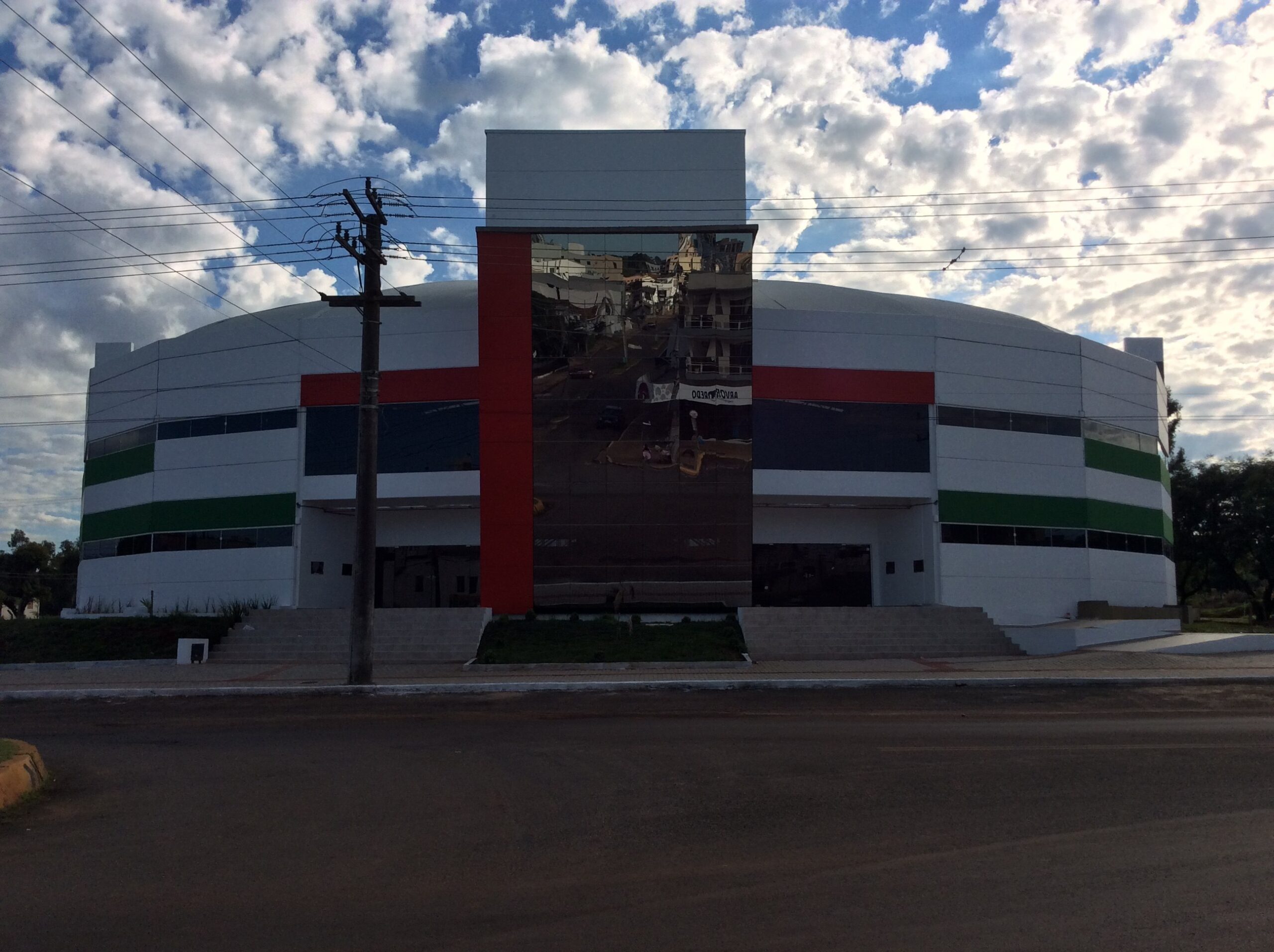 You are currently viewing Prefeitura de Xanxerê define que reinauguração da Arena Ivo Sguissardi terá evento oficial da FIFA