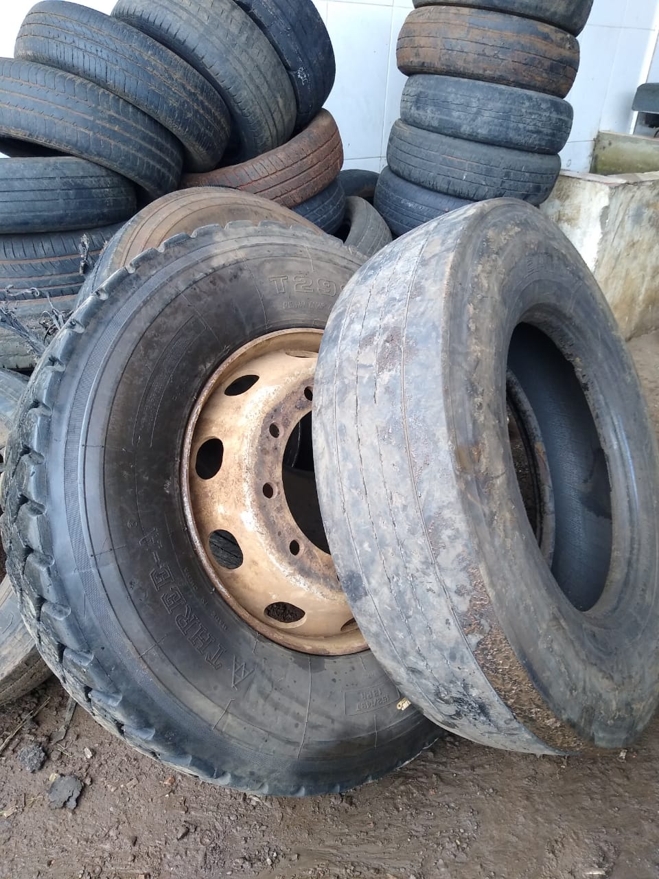 Read more about the article Campanha de coleta de pneus inservíveis segue até sexta-feira em Faxinal dos Guedes