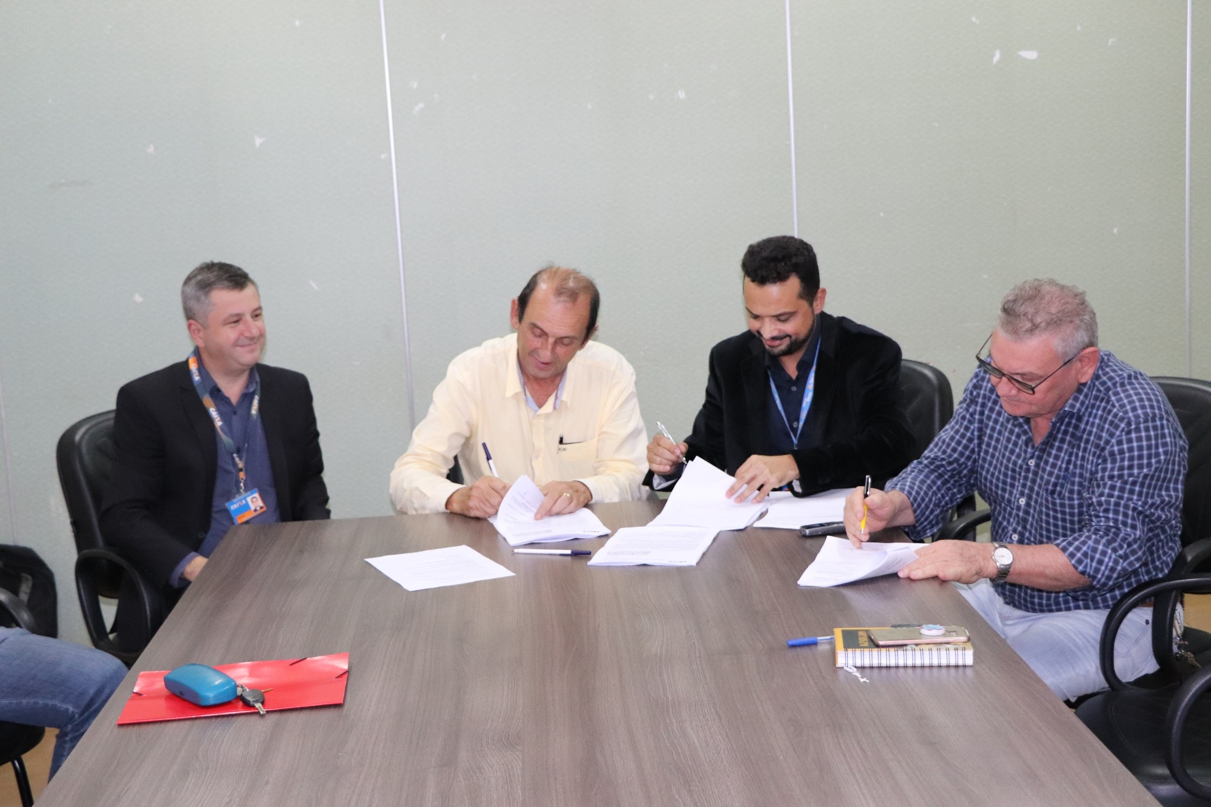 Read more about the article Prefeitura e Caixa assinam contrato de financiamento para asfaltamento do acesso ao Parque de Exposições de Abelardo Luz