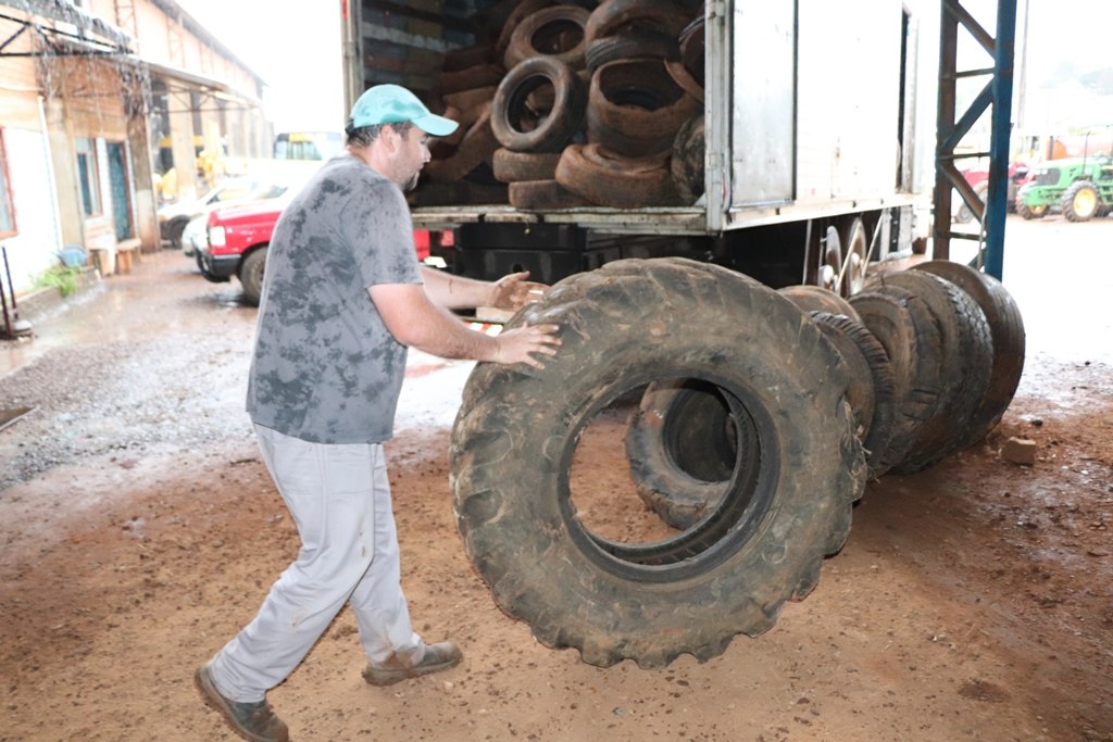 You are currently viewing Abelardo Luz recolhe mais de 200 pneus em campanha para controle de focos do mosquito da dengue