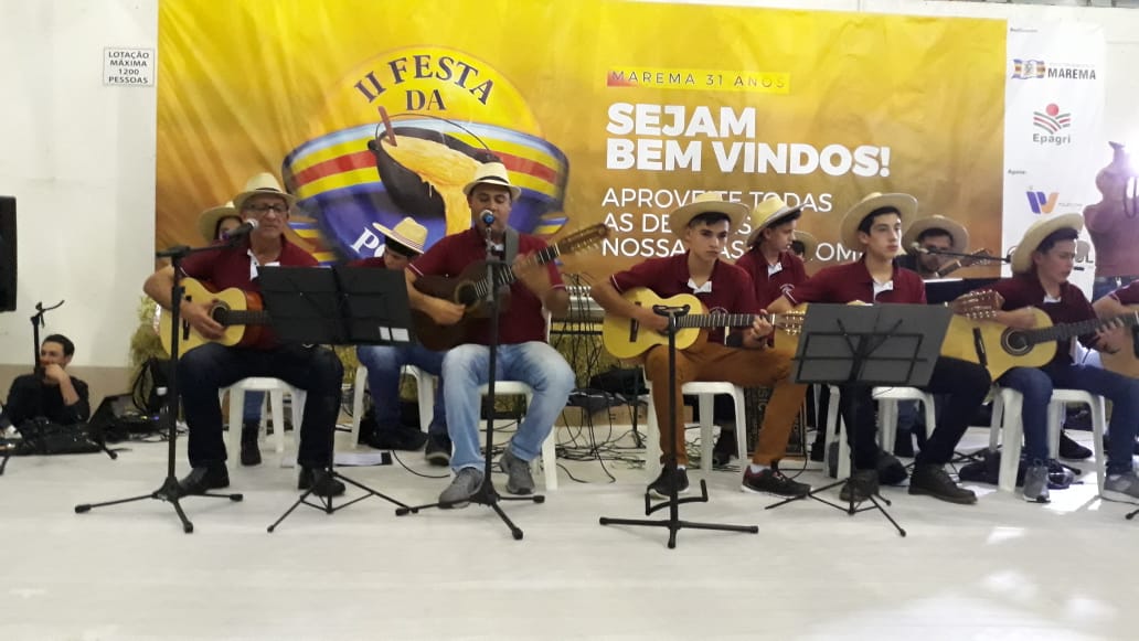 Read more about the article Projeto Música na Escola de Faxinal dos Guedes participa da 2° Festa da Polenta em Marema