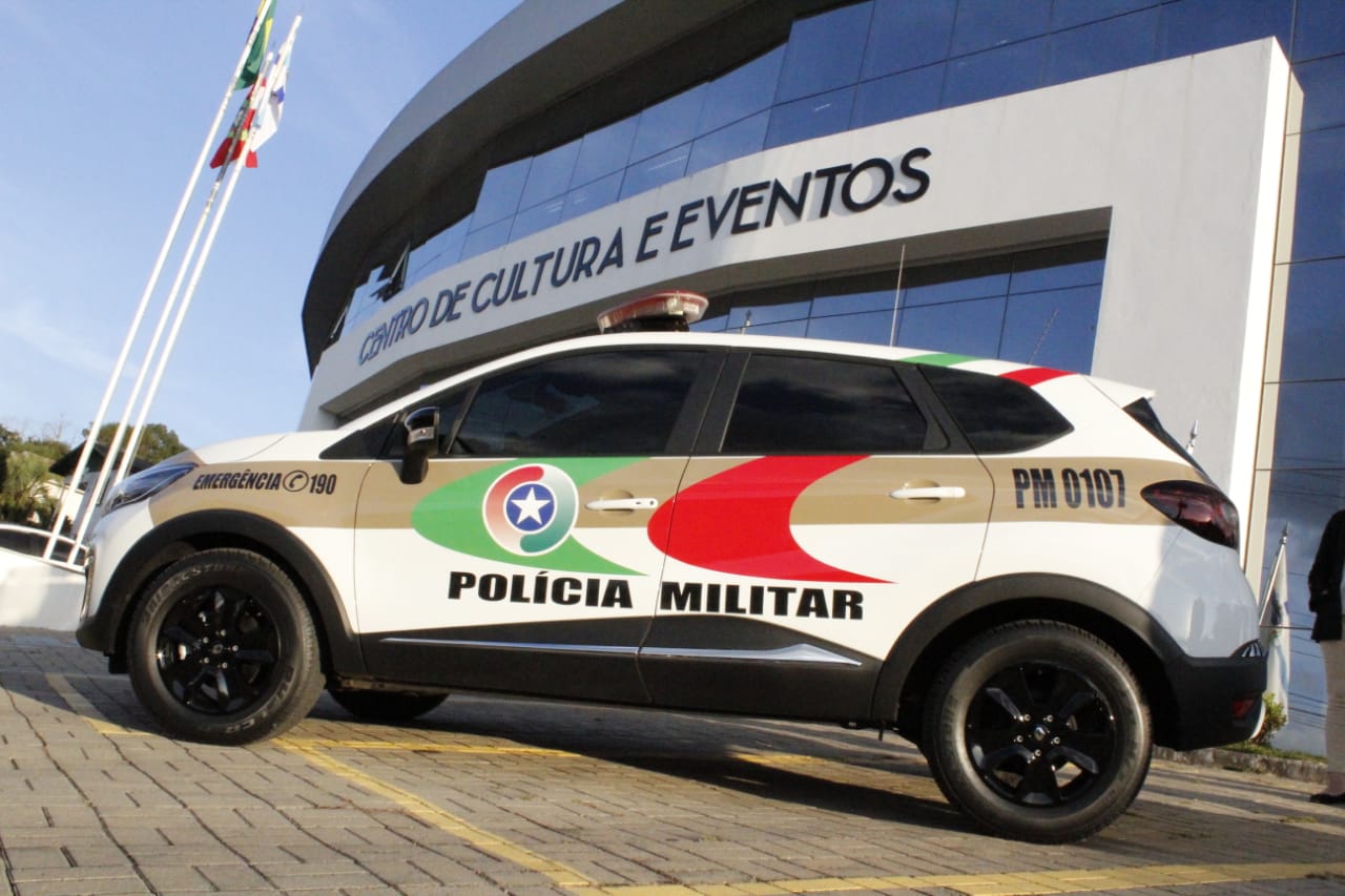 Read more about the article Prefeito participa da entrega da nova viatura para Polícia Militar