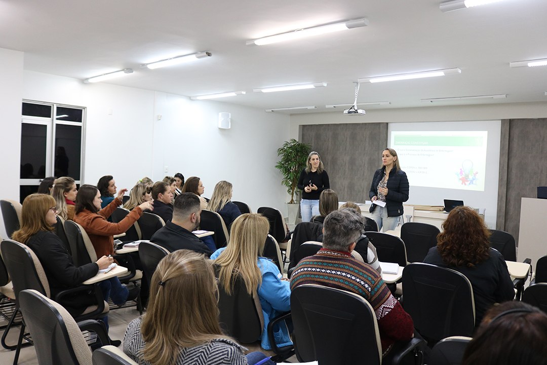 You are currently viewing Profissionais de enfermagem se  reúnem para capacitação no Auditório da AMAI