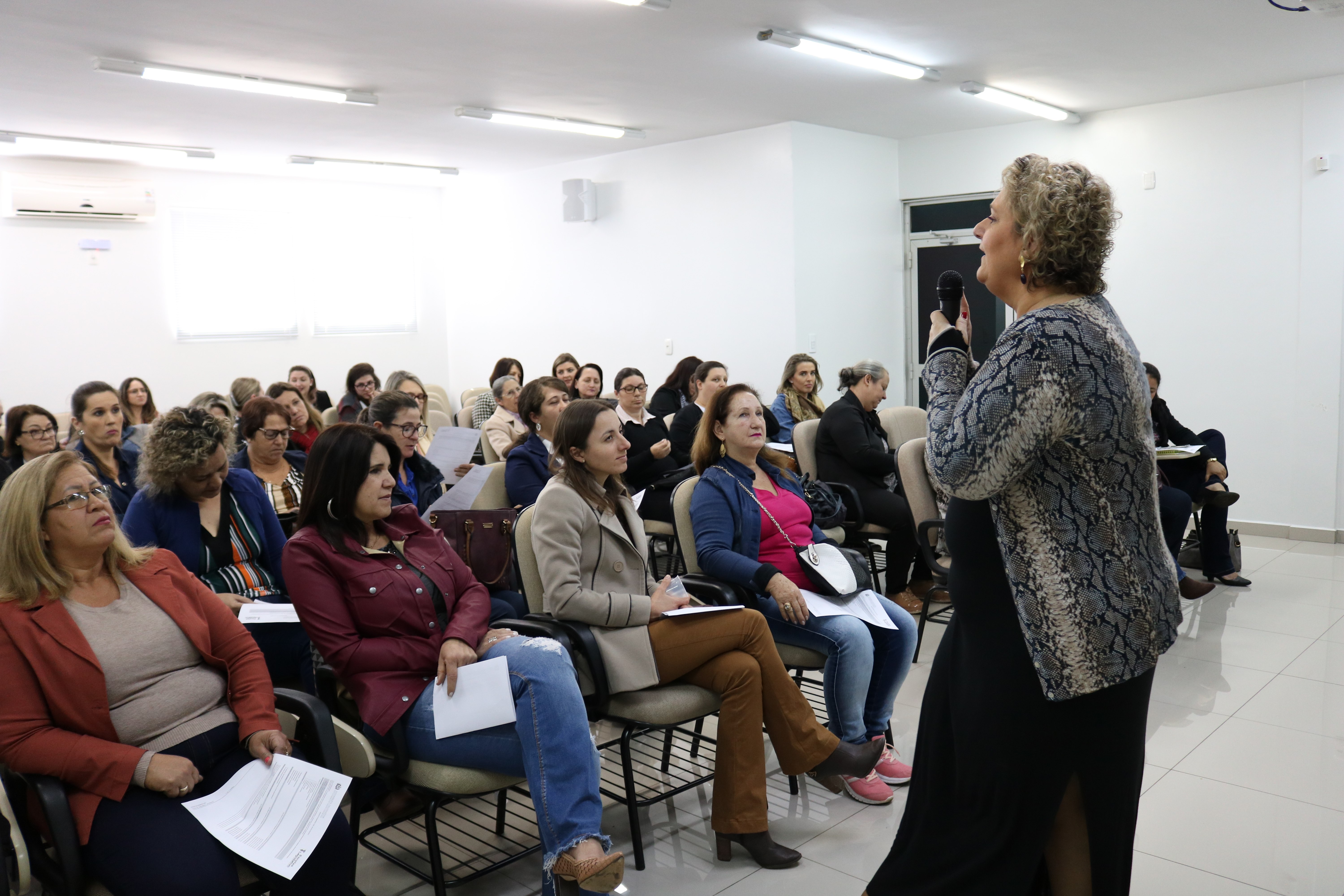 Read more about the article Semana de cursos e palestra reúne mais de 120 pessoas na AMAI