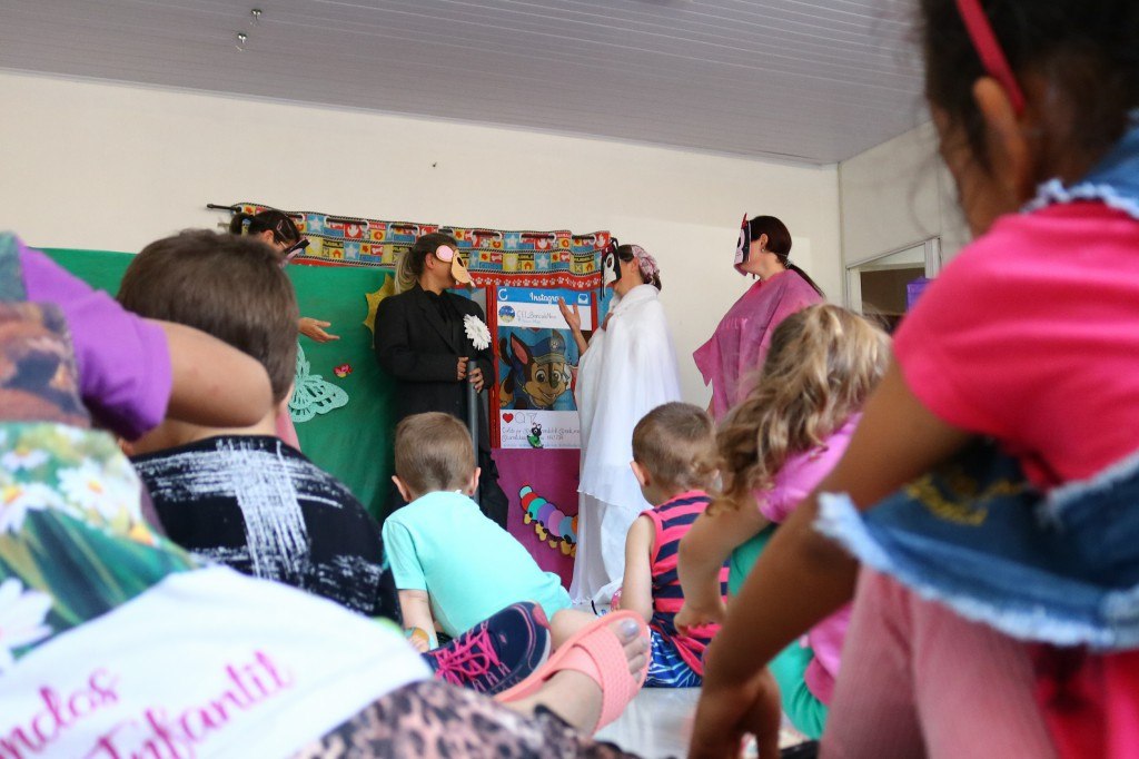 Read more about the article Projeto de contação de história envolve cerca de 200 crianças em Passos Maia