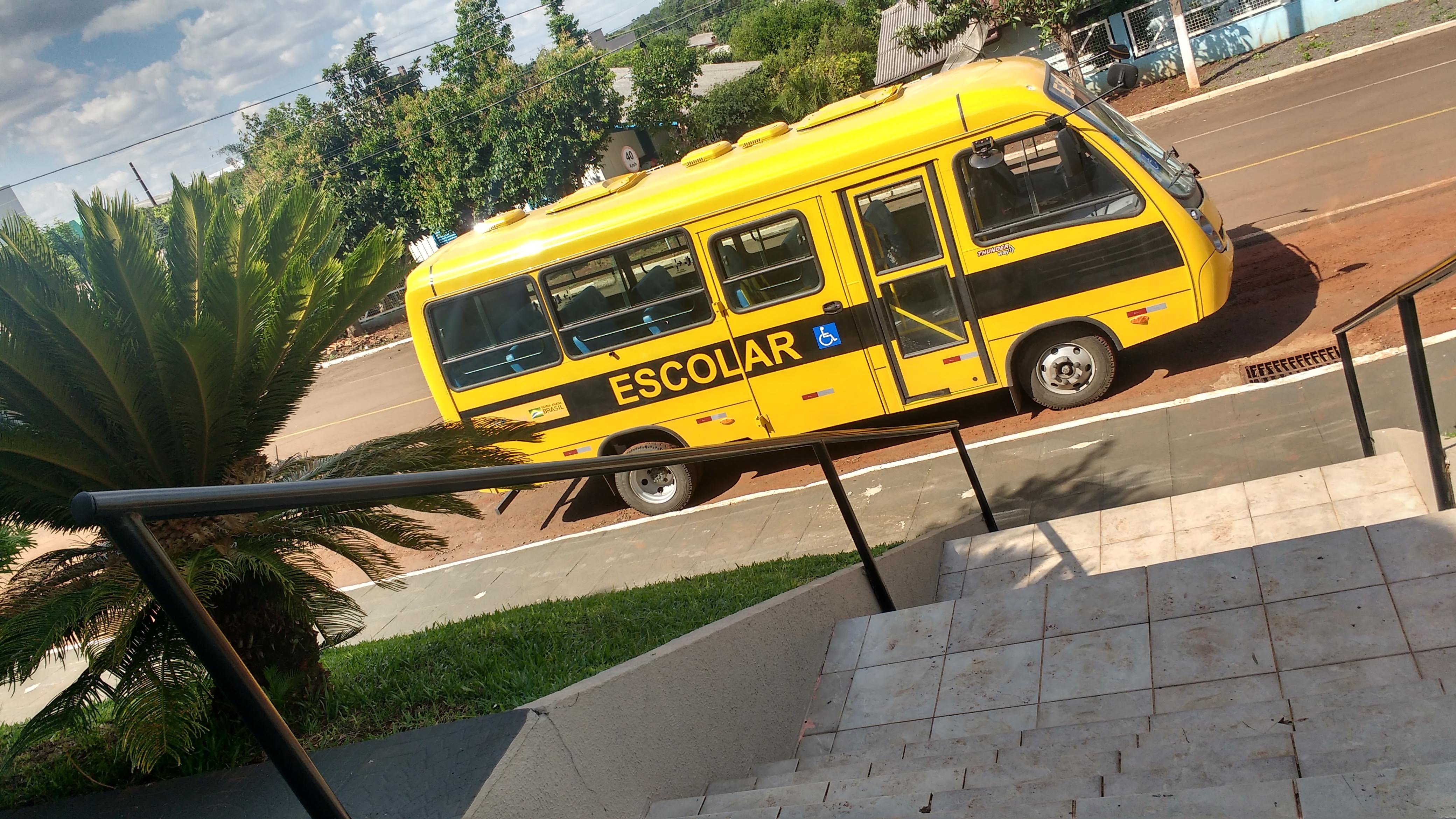 You are currently viewing Governo Municipal de Ipuaçu adquire micro-ônibus para a Secretaria de Educação, Cultura, Esporte e Lazer